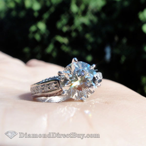 2.20 Total 2.00 Center I Vs2 Color In 18Ct W-Gold Item Engagement Rings